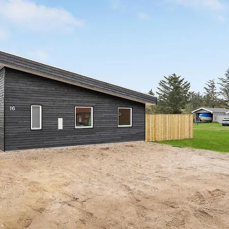 Lovely In With Kitchen Feriehus